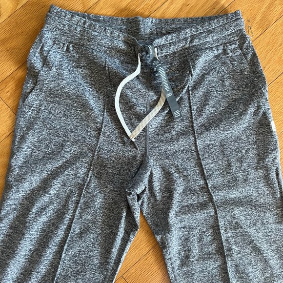 Vuori Halo Wide Leg Flare Pant - Size Small, Heather Grey - Picture 9 of 9